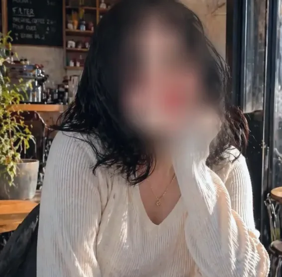 Bernadette, 25