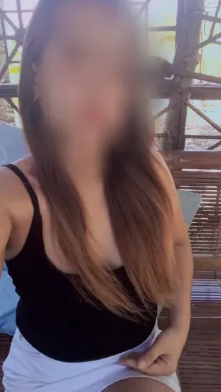 Claudia, 32