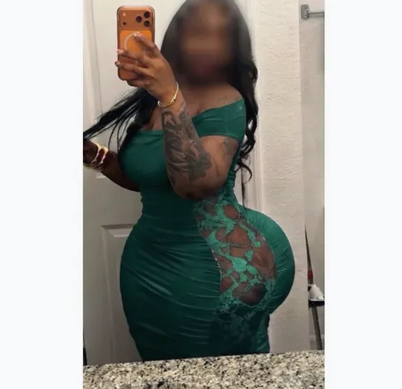 Daniela, 26