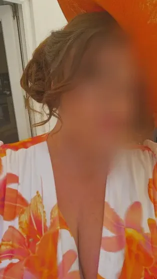 Emina, 32