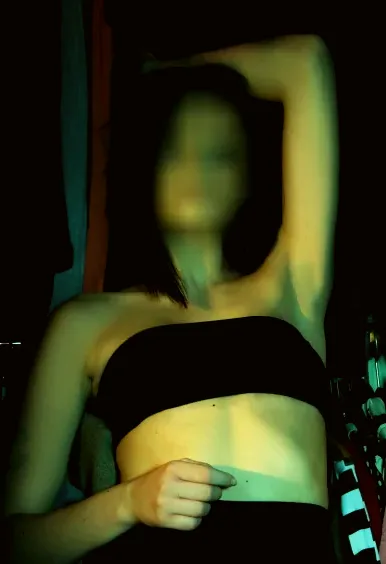 Lara, 27