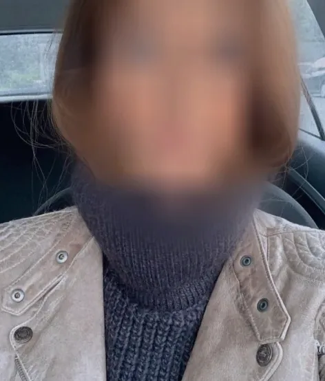 Mia, 37
