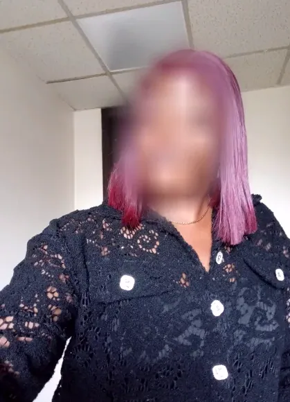 Mia, 38