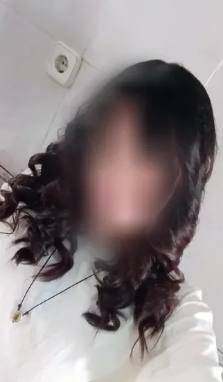 Michaela, 18