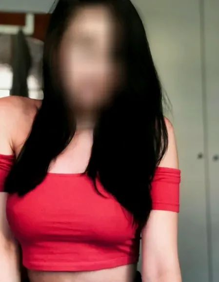 Michaela, 32