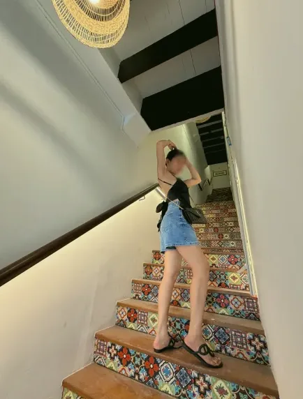 Nadine, 30