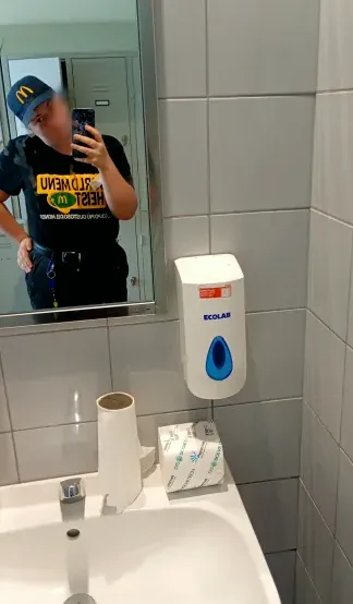 Nadine, 24