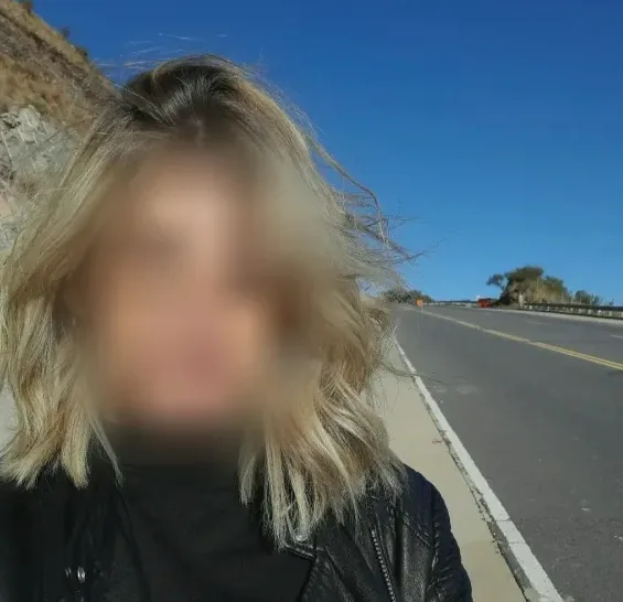 Rosa, 28